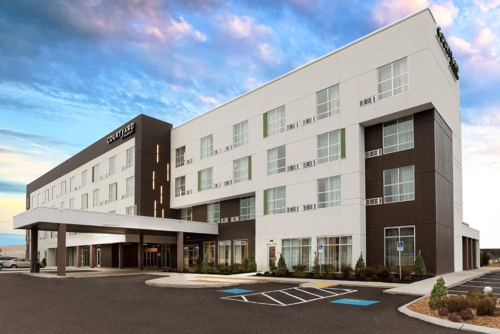 Courtyard by Marriott Jonesboro image