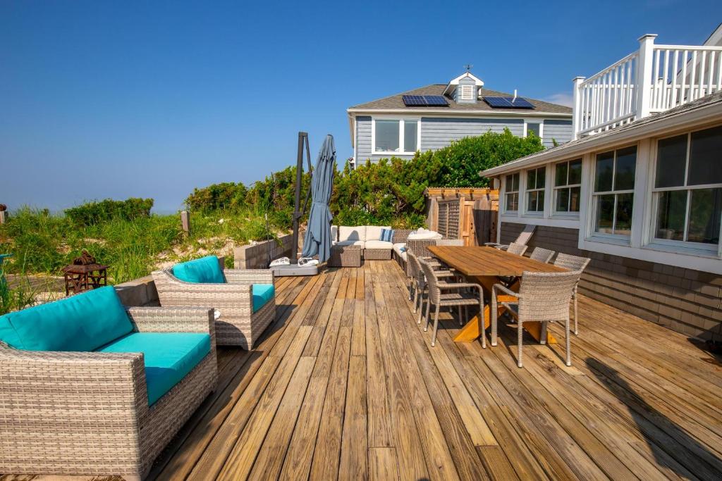 Diana Luxury Retreat: Private Beach and Vineyards image