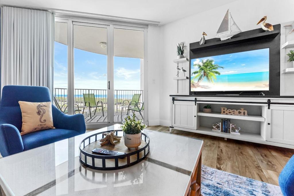 Sunrise Surprise 9th floor 2BR 2 BA King Suite Beach shuttle, heated pool! image