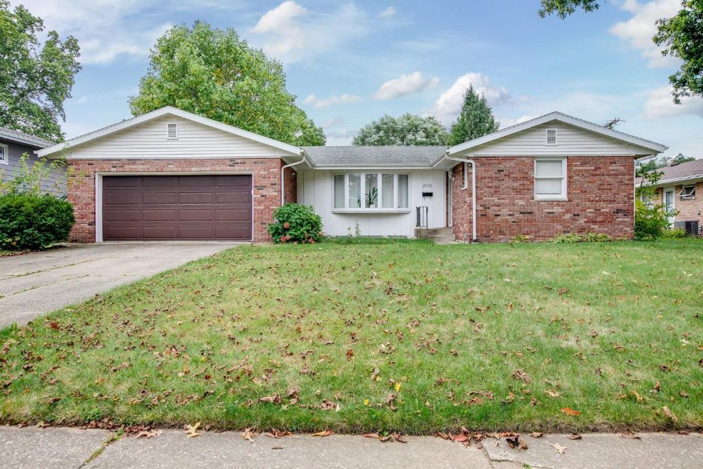 Golden Shamrock 3BR Home 3min to ND image
