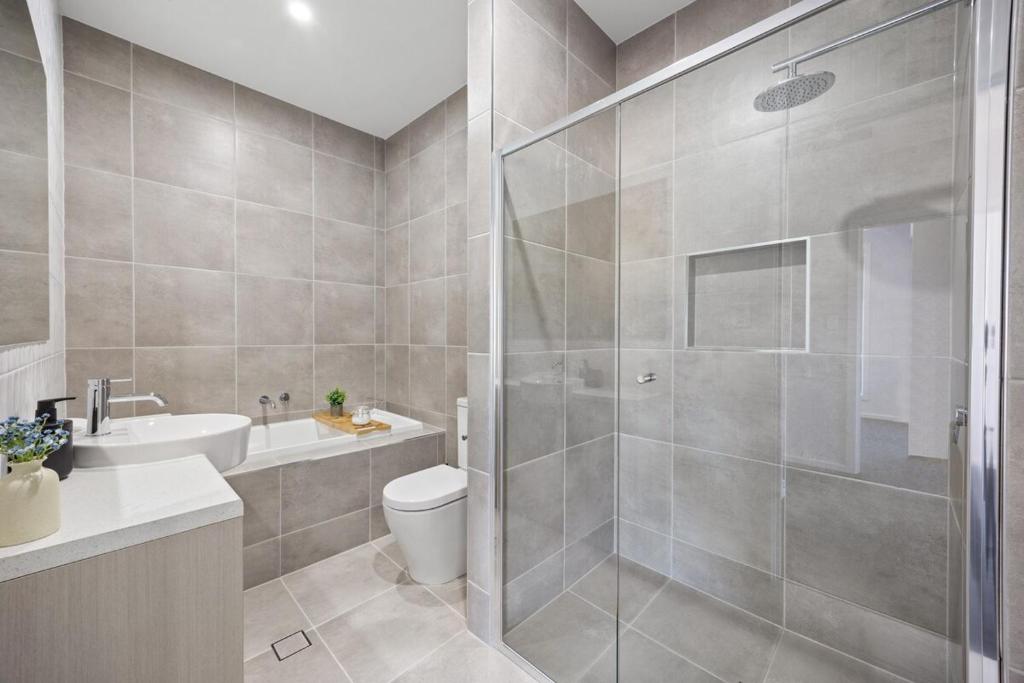 Home Abroad - 3BR with Dedicated Workspace photo 3