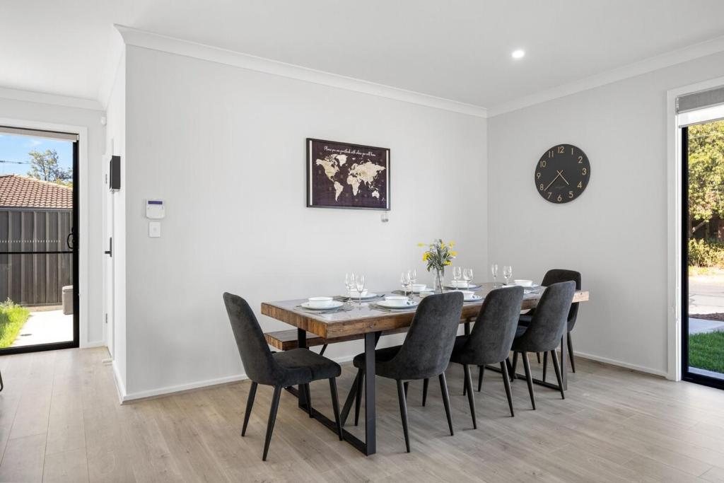 Home Abroad - 3BR with Dedicated Workspace photo 4