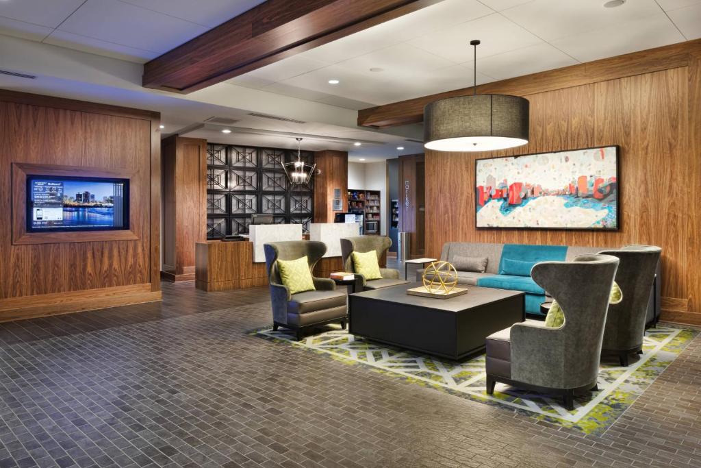 Courtyard by Marriott Richmond Downtown image