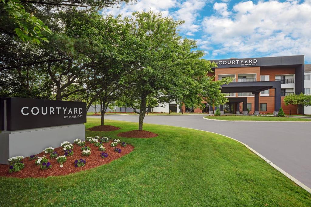 Courtyard by Marriott Raynham image