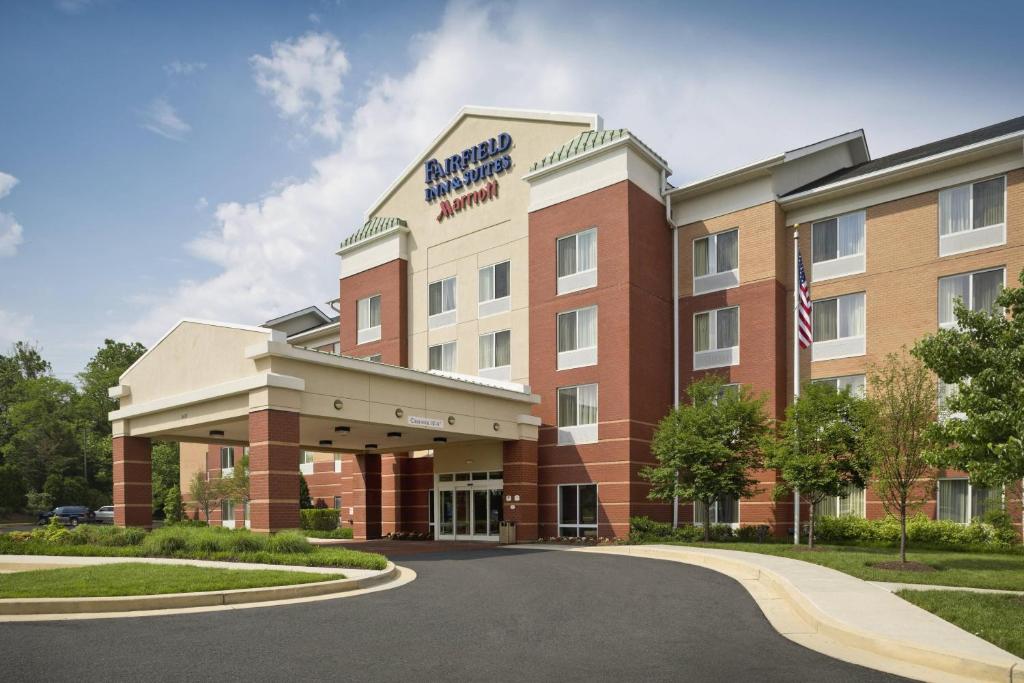 Fairfield Inn & Suites by Marriott White Marsh image