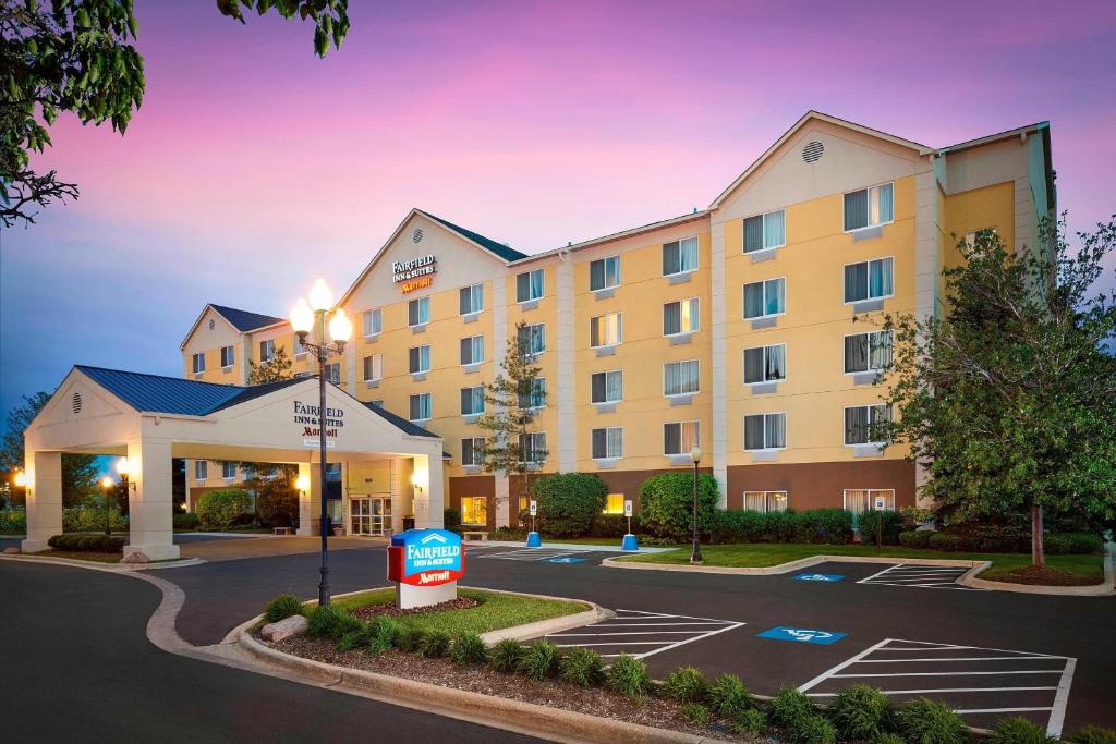 Fairfield Inn and Suites by Marriott Chicago Midway Airport image