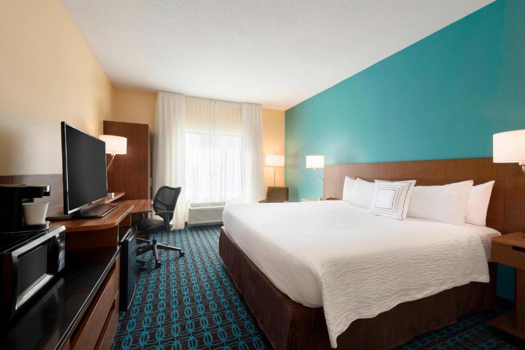 Fairfield Inn & Suites Hartford Manchester - Tap to explore photos
