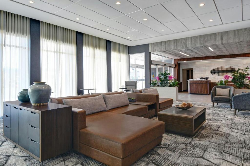 Courtyard by Marriott Hamilton image