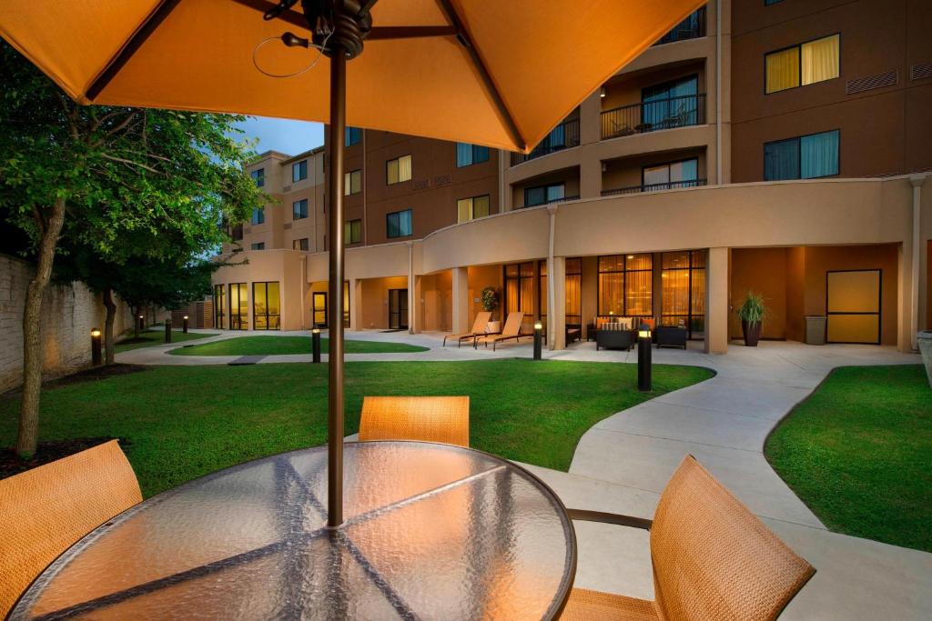 Courtyard by Marriott San Antonio Lackland - Tap to explore photos