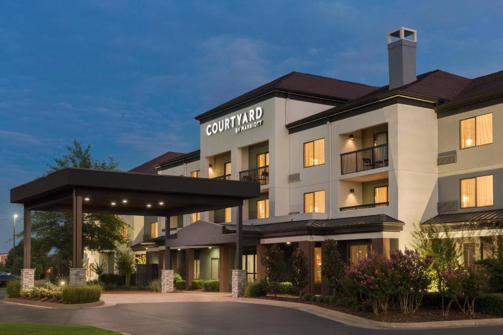 Courtyard by Marriott Tulsa Central image