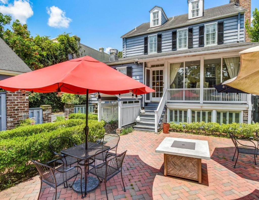 Spanish Moss Inn image