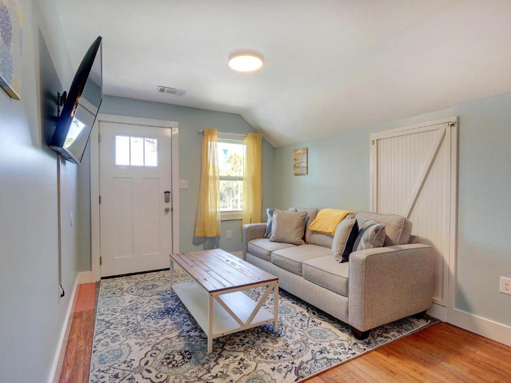 Sundial Inn Unit 3 image