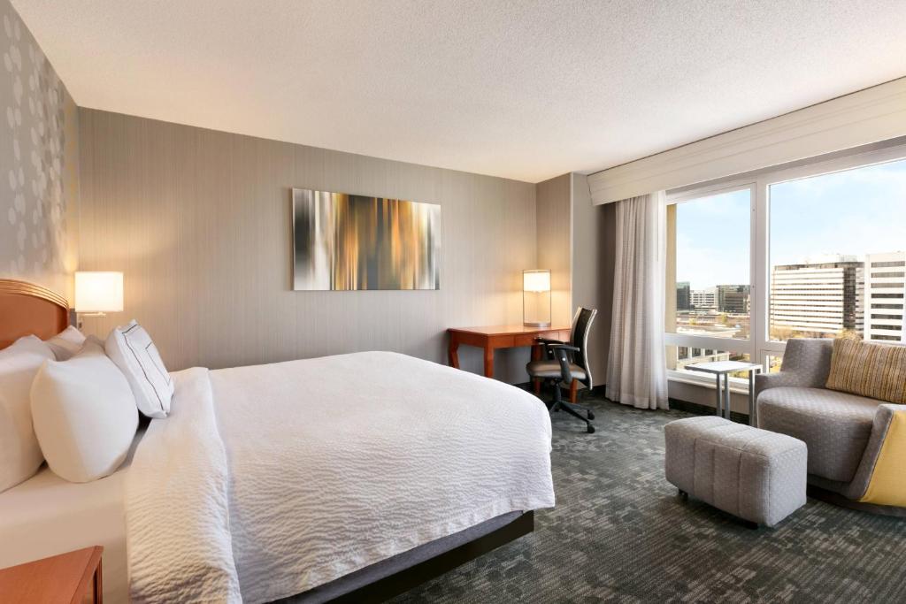 Courtyard by Marriott Tysons McLean image