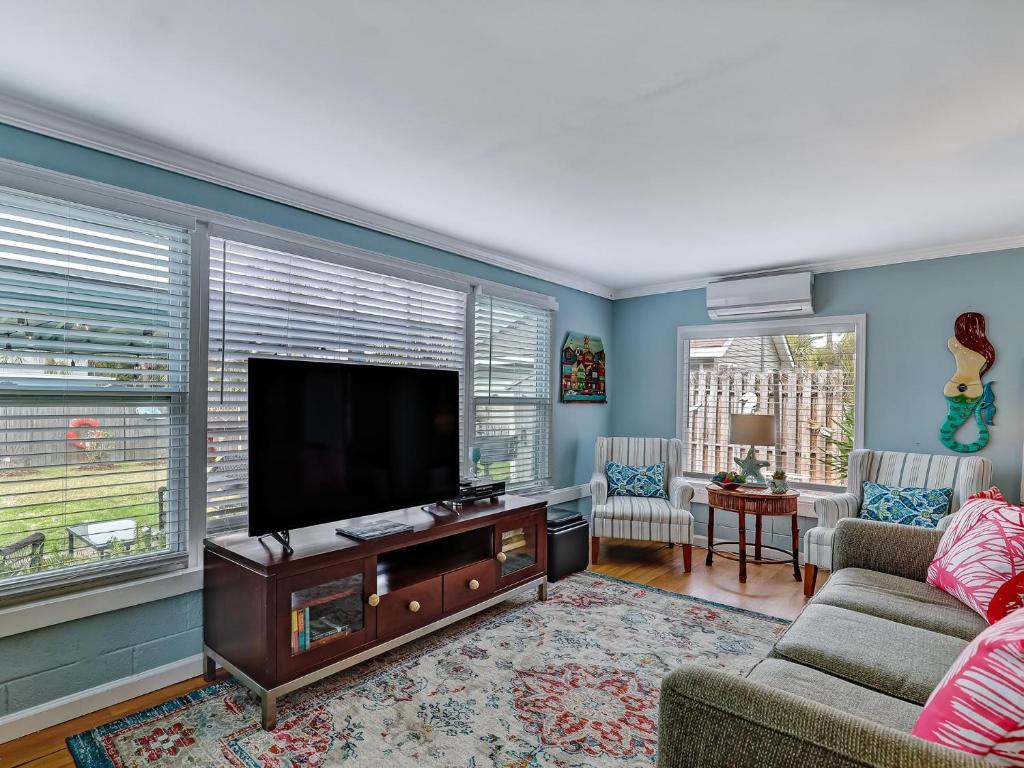 Tybee Tabby Beach Cottage image