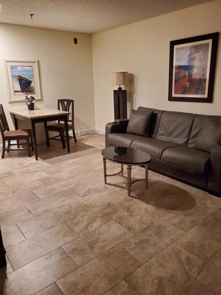 Nice 2 Miles from DISNEY Condo 1 Bedroom 1 Bath image