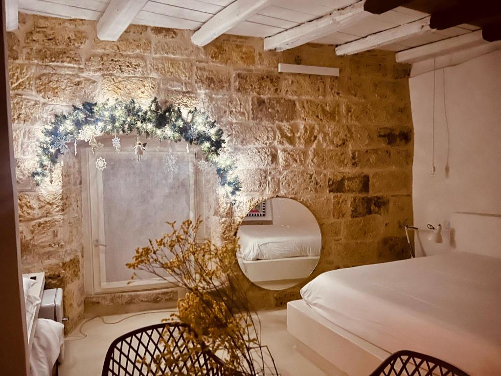 Hydria Guest House Art Gallery - Tap to explore photos