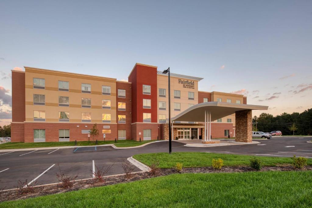 Fairfield Inn & Suites by Marriott Charlotte Belmont Image