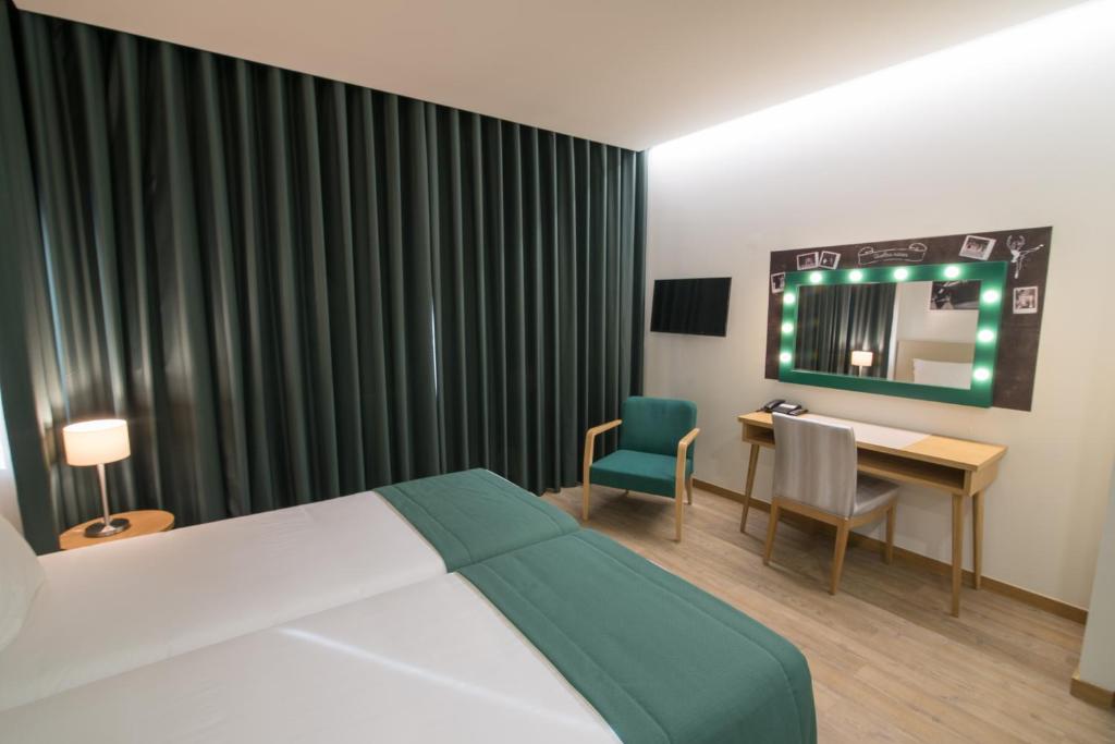 Двухместный (Двухместный номер Делюкс с 2 отдельными кроватями), Porto Coliseum Hotel