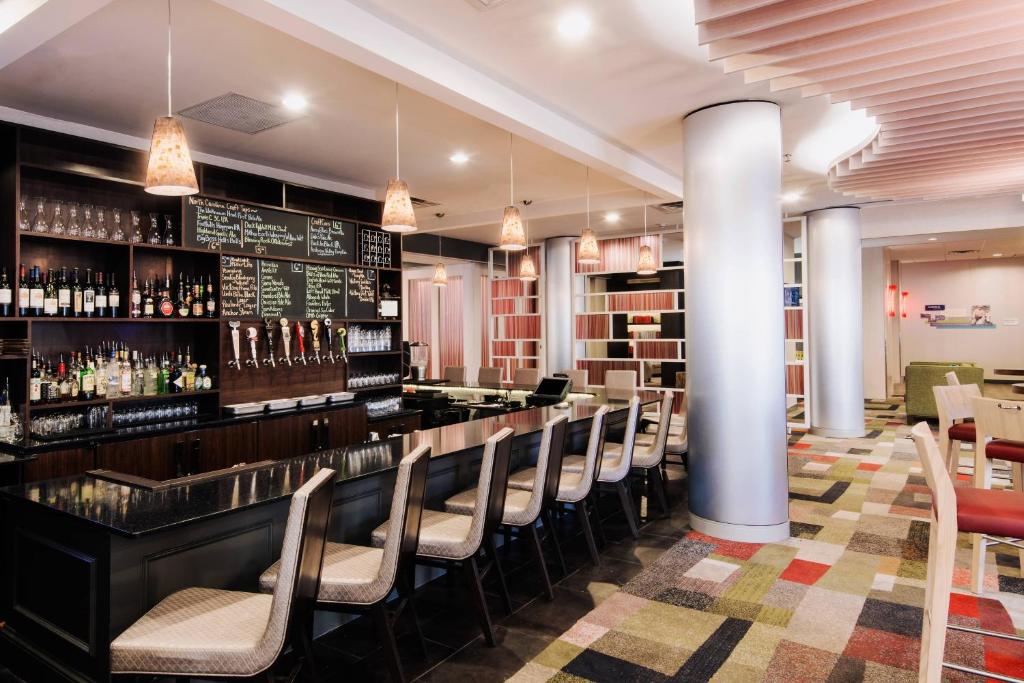 Fairfield Inn & Suites by Marriott Charlotte Uptown image