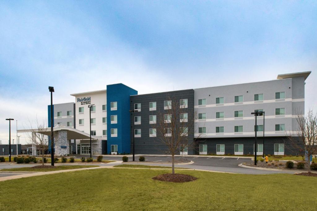 Fairfield Inn & Suites by Marriott Charlotte University Research Park image