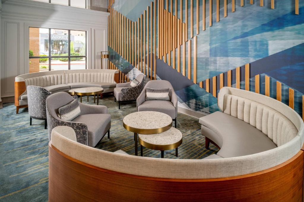 Delta Hotels by Marriott Huntington Downtown - Tap to explore photos
