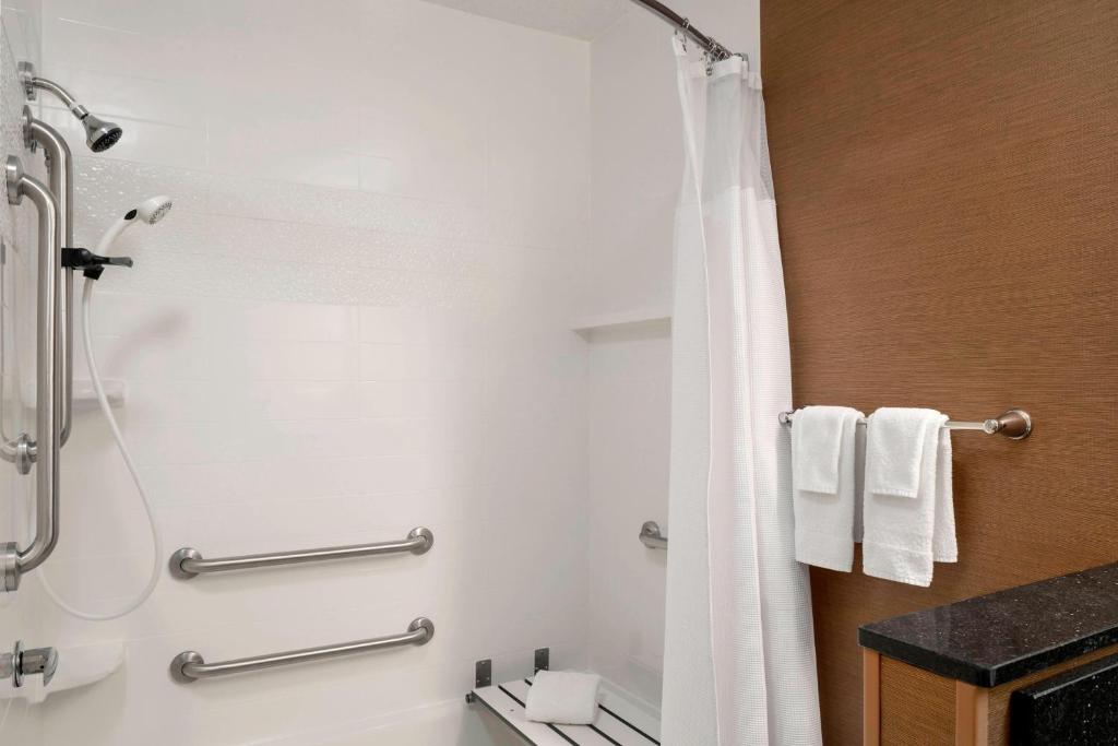 Comfort Inn & Suites Lima Northwest - Tap to explore photos