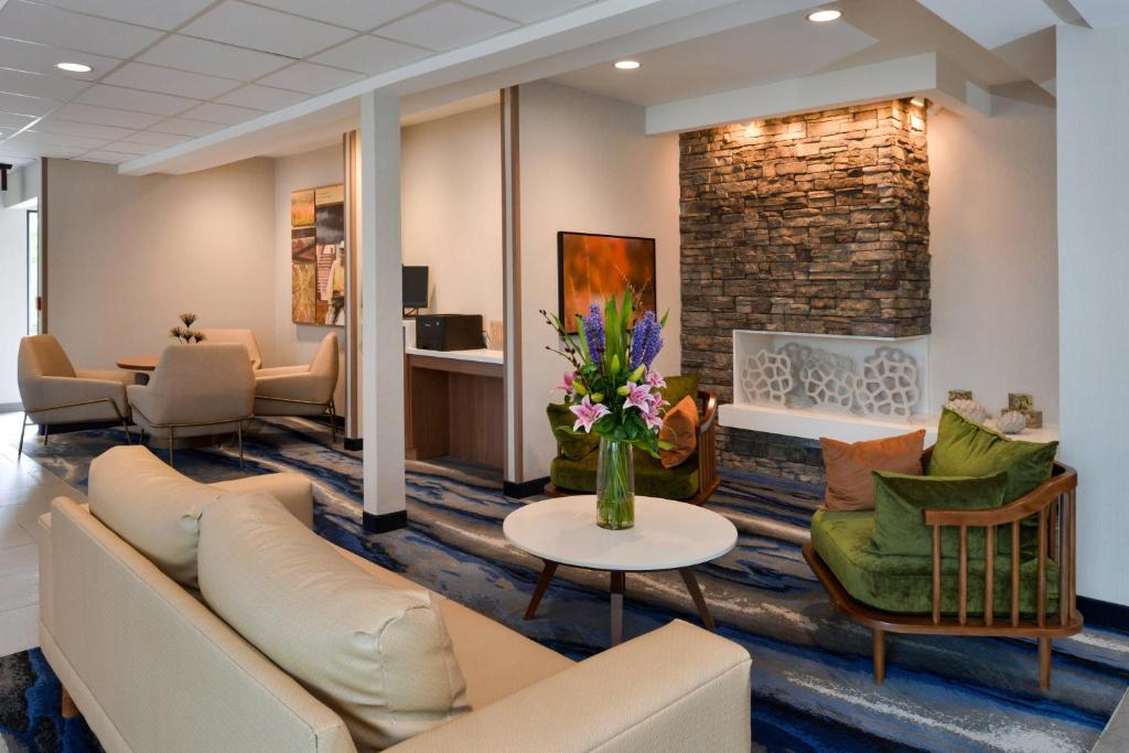 Fairfield Inn & Suites by Marriott Arlington Six Flags image