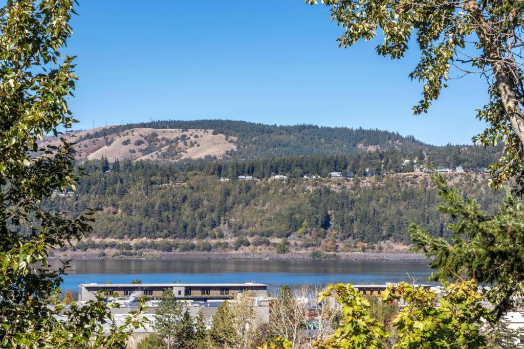 River Watch Getaway image