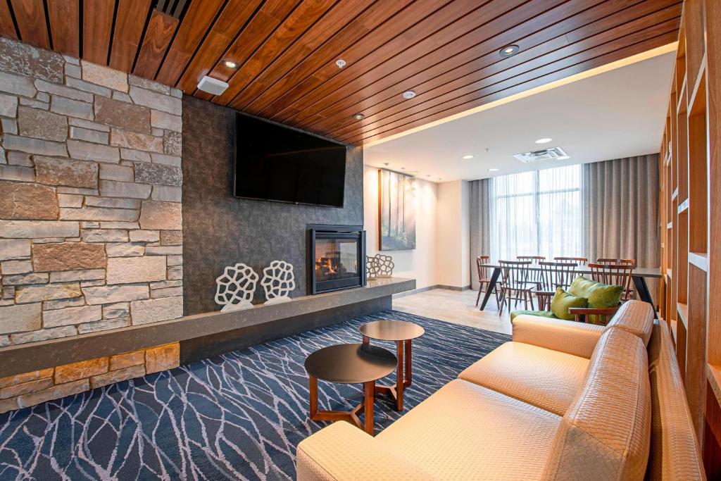 Fairfield Inn & Suites by Marriott Duluth Waterfront image