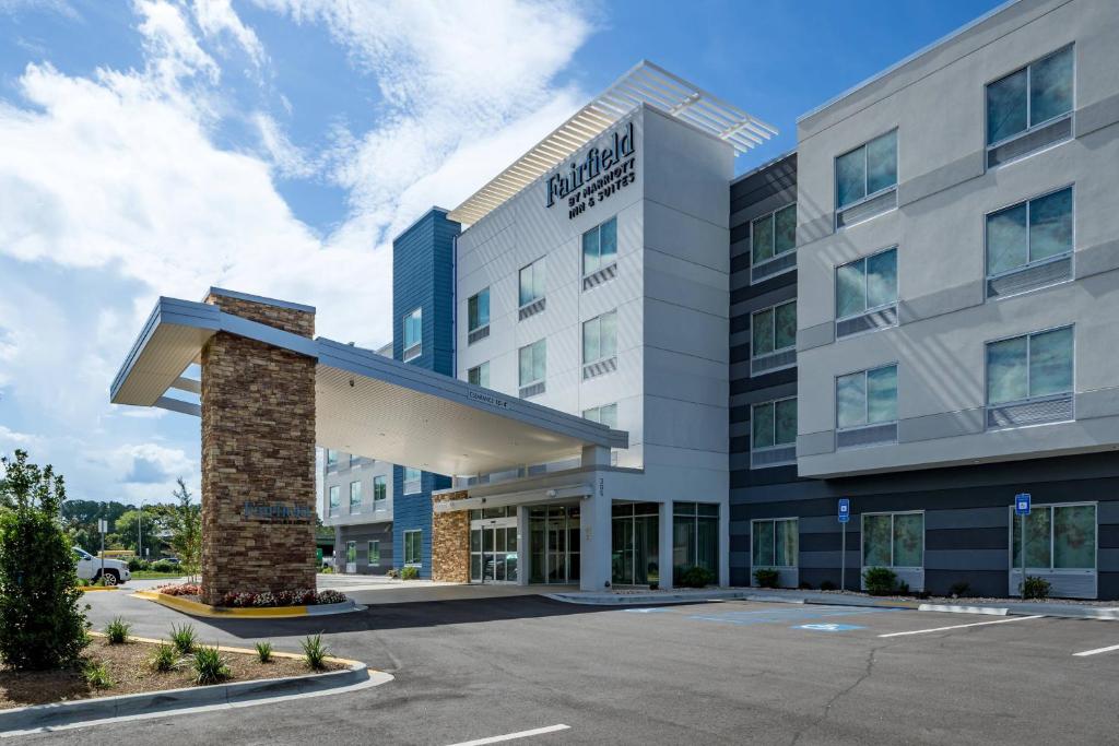 Fairfield Inn & Suites by Marriott Savannah I-95 North image