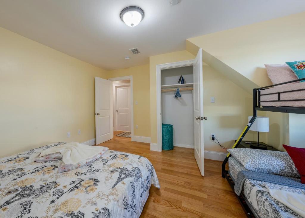 233-3 Boston Family Friendly Apt image