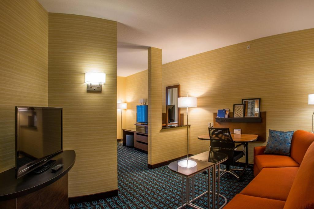 Fairfield Inn & Suites by Marriott Elkhart - Tap to explore photos