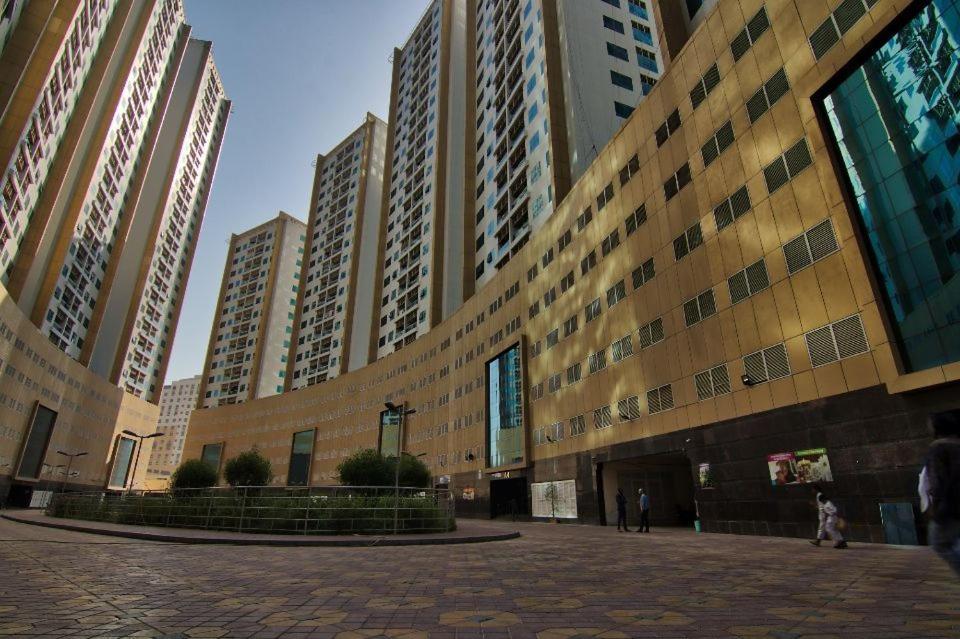 Ajman Pearl Tawer Block B4-807 photo 3