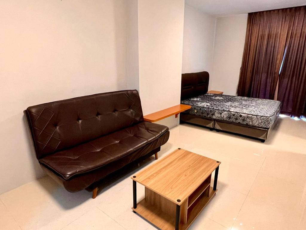 Deluxe Studio Apartment Formosa Residence photo 4