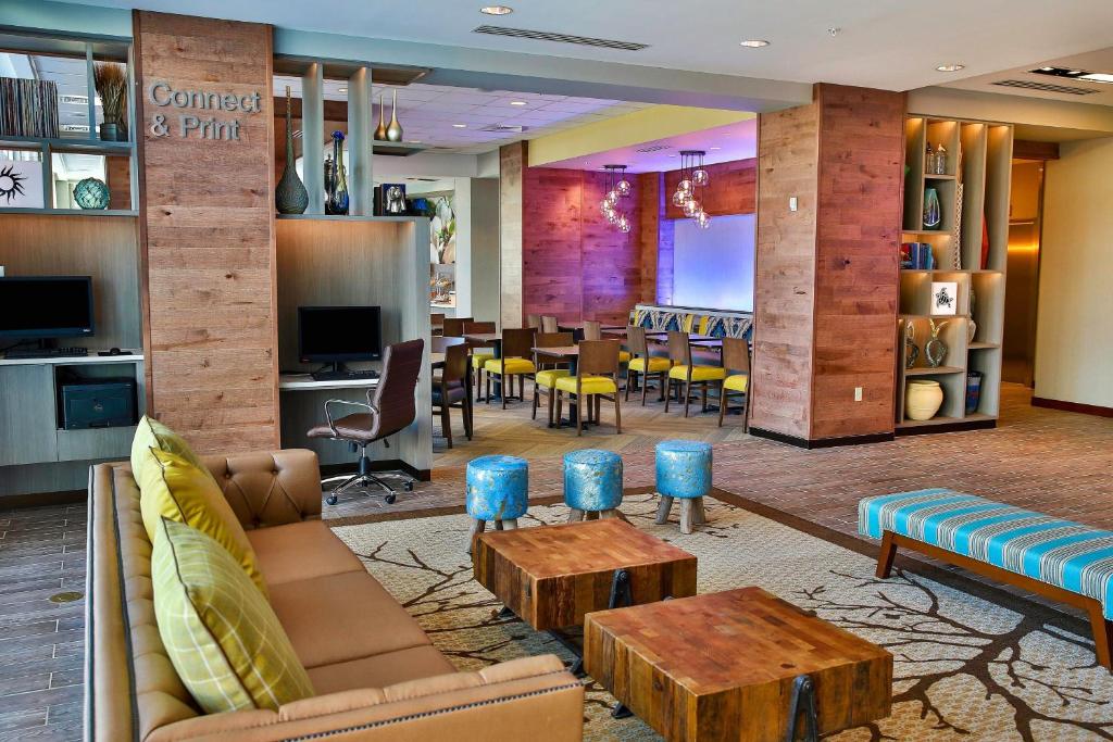 Fairfield Inn & Suites by Marriott Savannah Midtown image