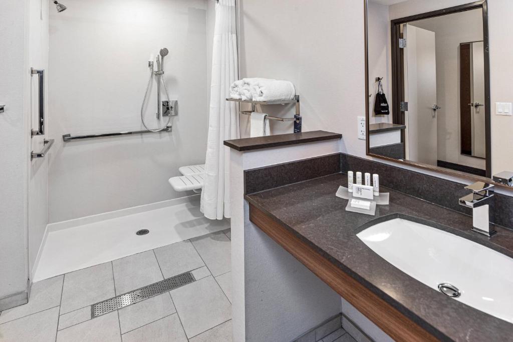 Fairfield Inn & Suites by Marriott Menifee - Tap to explore photos