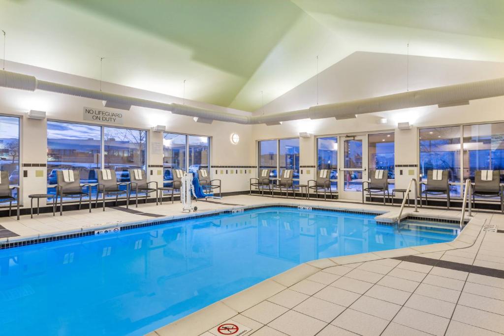 Fairfield Inn & Suites by Marriott Madison East - Tap to explore photos