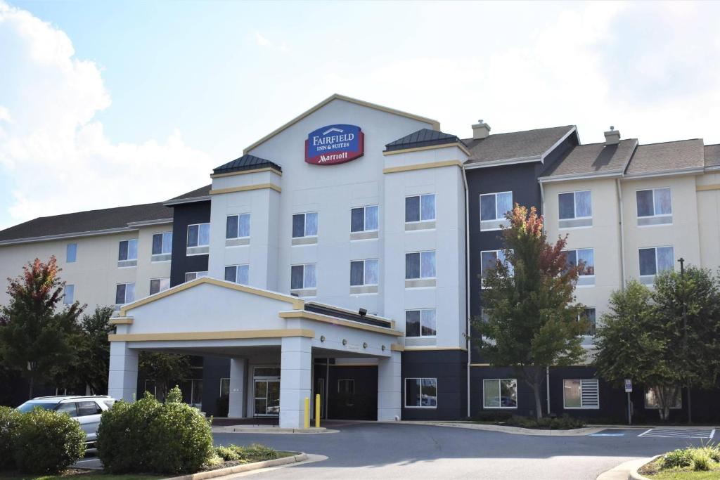 Fairfield Inn & Suites Strasburg Shenandoah Valley image