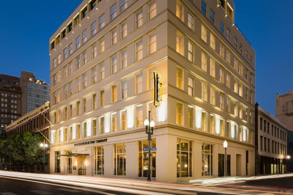 Fairfield Inn & Suites New Orleans Downtown image