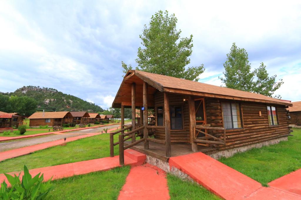 Villa Mexicana Creel Mountain Lodge - Tap to explore photos