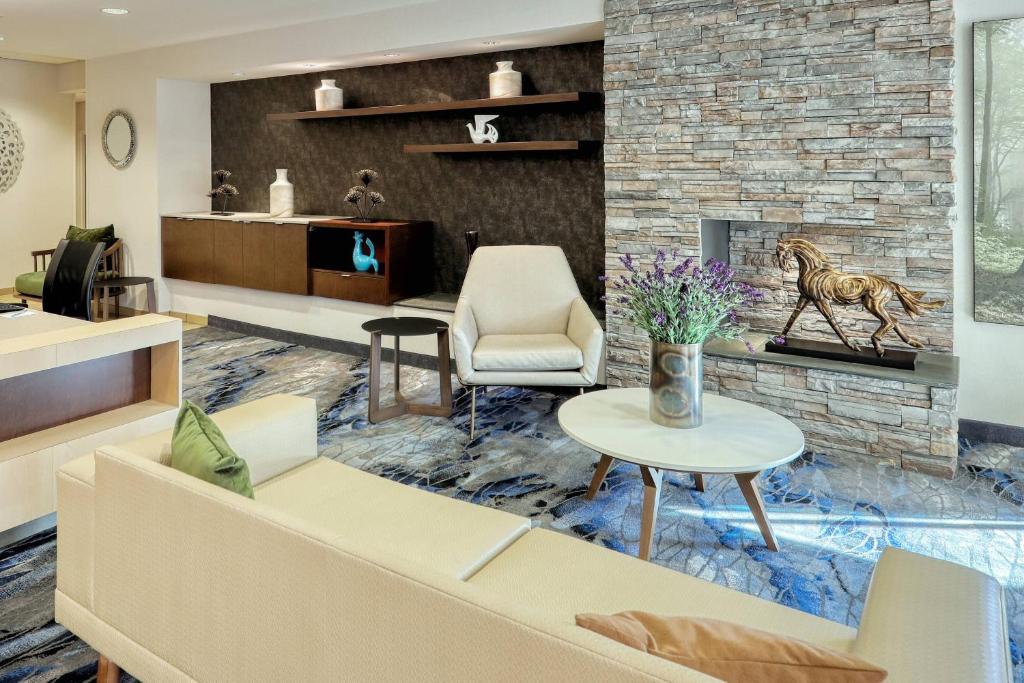 Fairfield Inn & Suites by Marriott Harrisburg West image