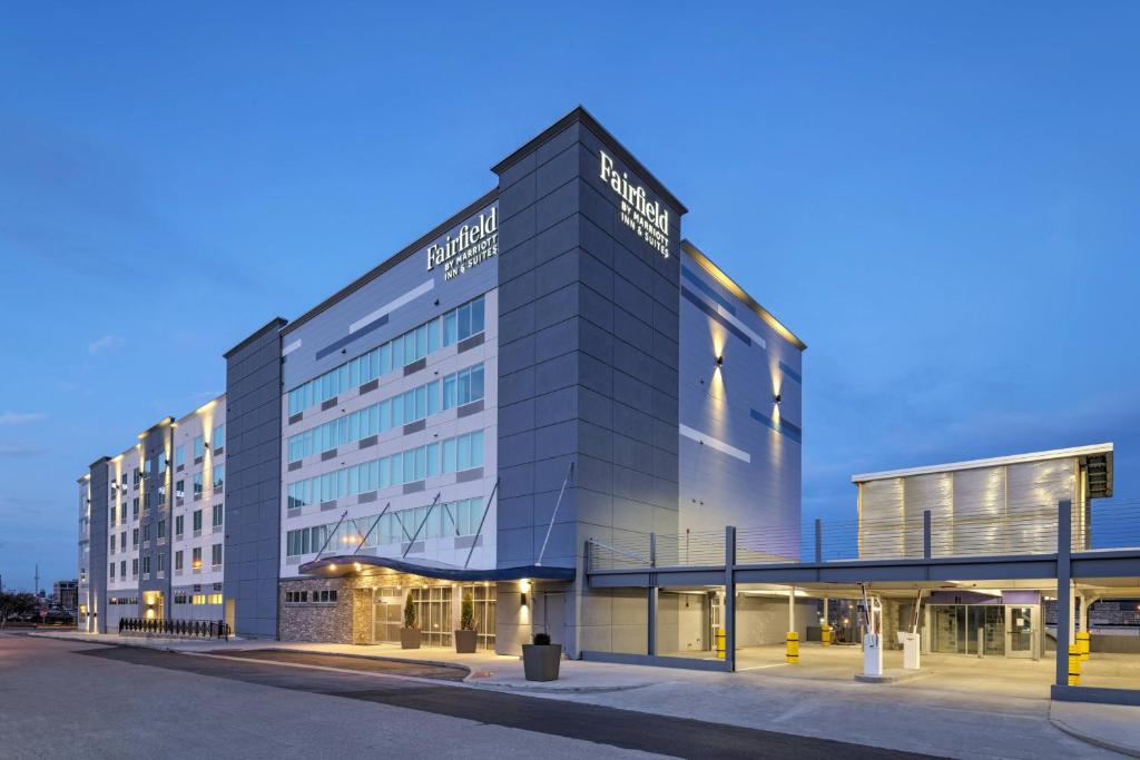 Fairfield Inn & Suites by Marriott St. Louis Downtown image