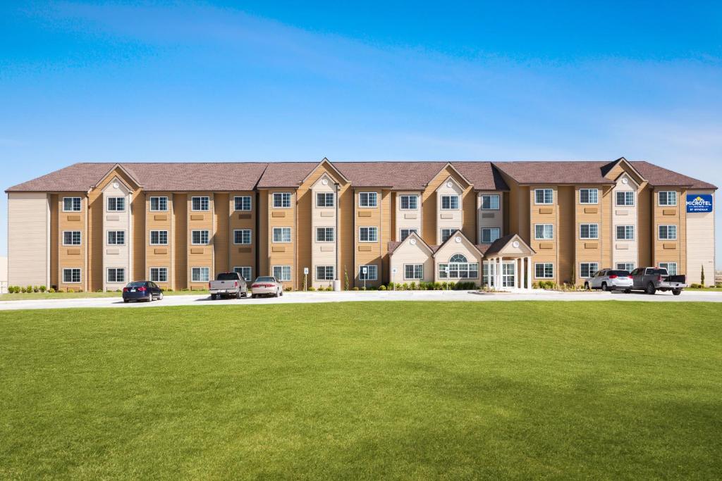 Microtel Inn & Suites by Wyndham Pleasanton image