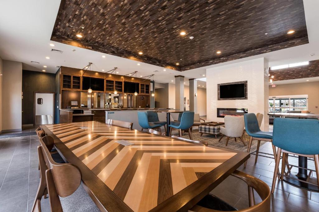 Four Points by Sheraton Elkhart image