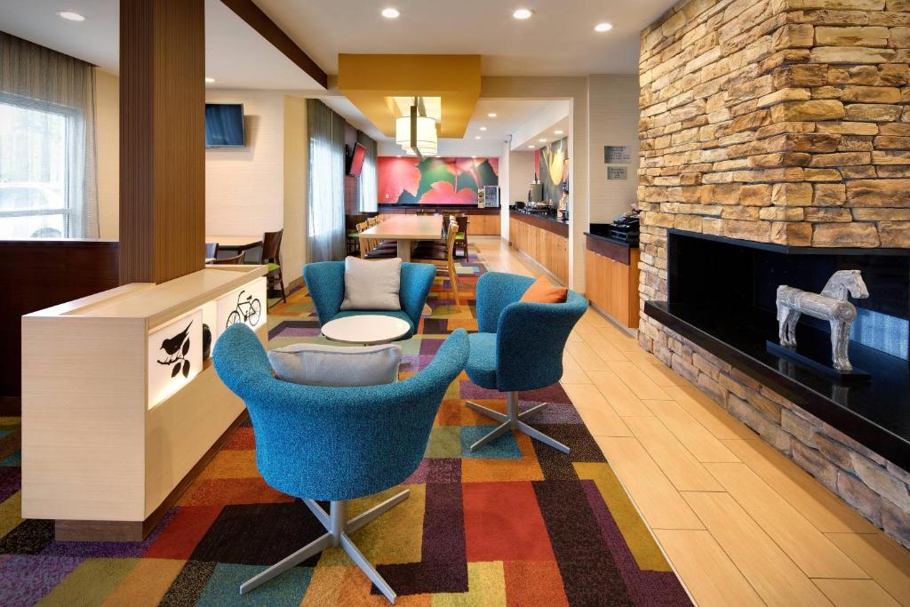 Fairfield Inn and Suites by Marriott Indianapolis Airport image