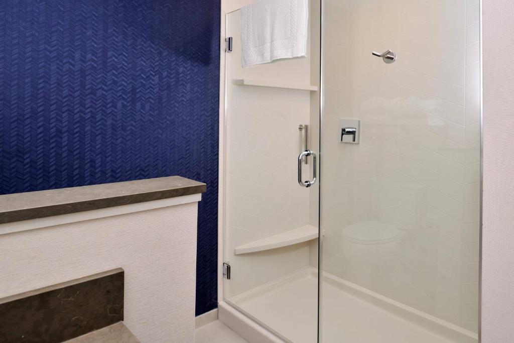 Fairfield Inn & Suites by Marriott Canton - Tap to explore photos