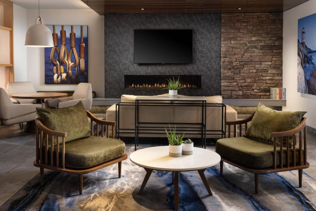 Fairfield Inn & Suites by Marriott South Kingstown Newport Area image