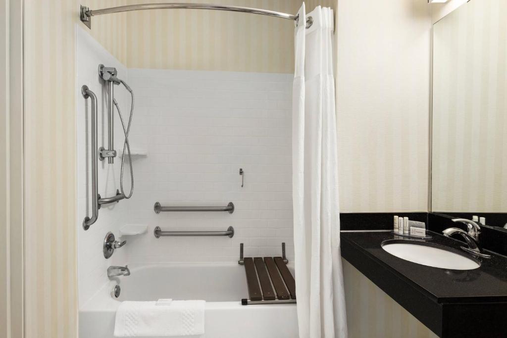 Fairfield Inn & Suites Stillwater - Tap to explore photos