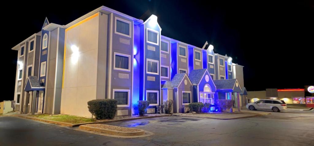 Microtel Inn & Suites by Wyndham Tulsa/Catoosa Route 66 image