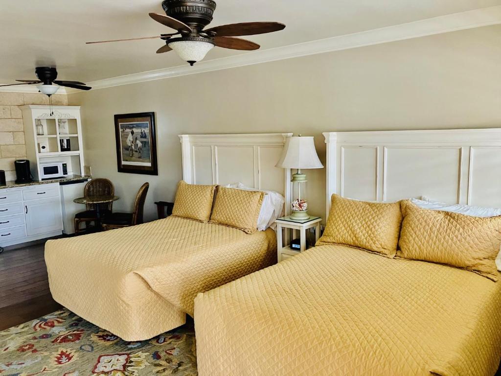Beachcomber Inn image
